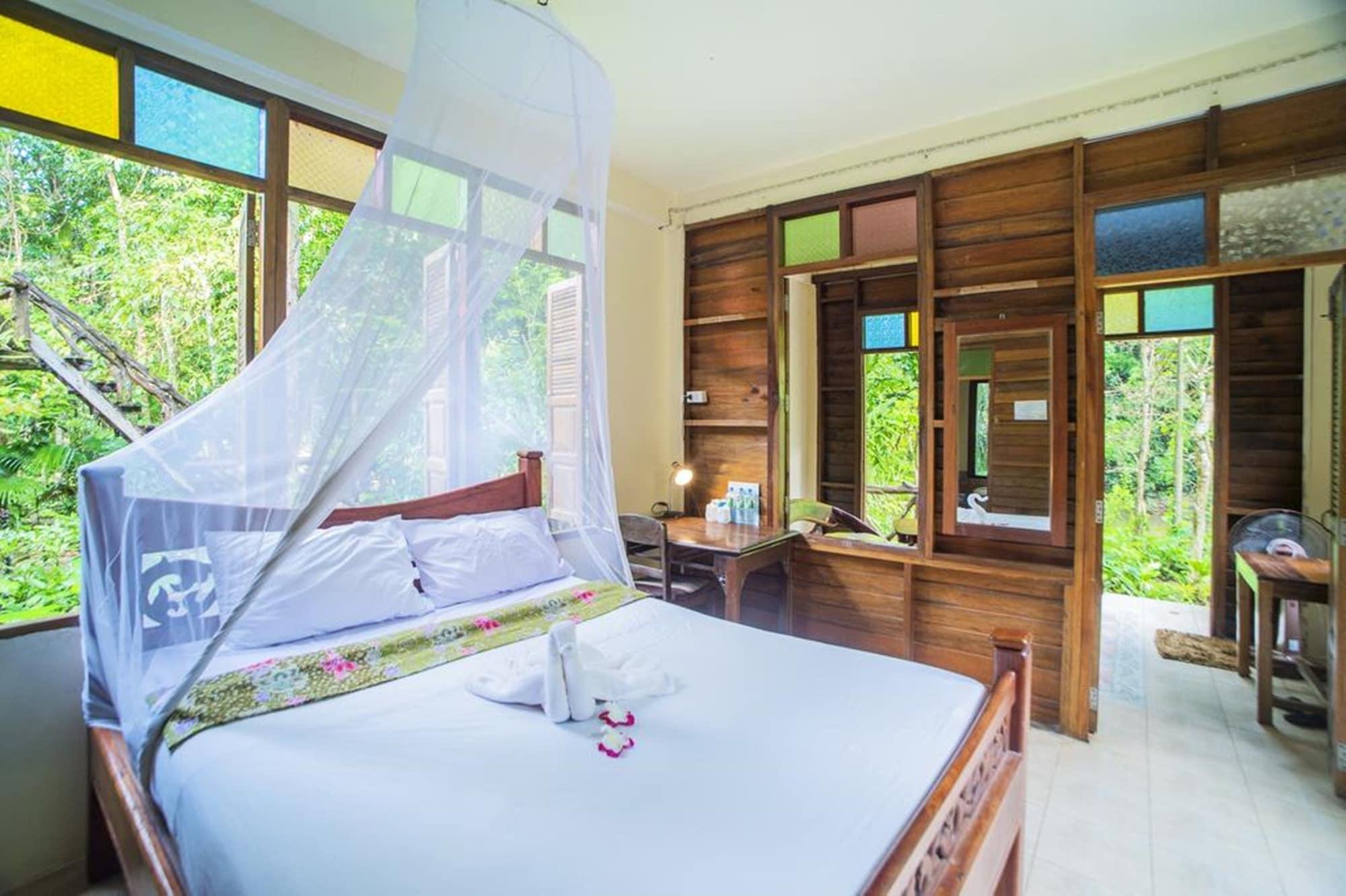 Art'S Riverview Lodge Khao Sok National Park Экстерьер фото